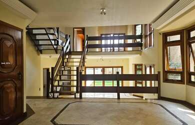 Imagem: A casa em condomínio possui 4 Dormitórios, 5 Banheiros, 4