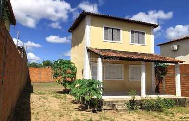 Imagem: A casa possui 2 Dormitórios, 2 Banheiros, 2 Vagas na garagem