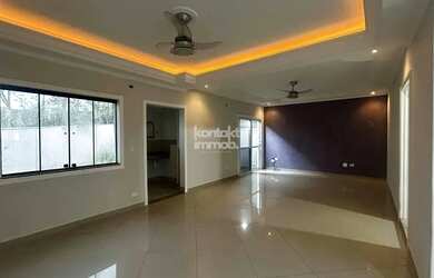 Imagem: A casa em condomínio possui 4 Dormitórios, 4 Banheiros, 4