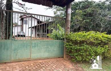 Imagem: A casa possui 4 Dormitórios, 5 Banheiros, 5 Vagas na garagem