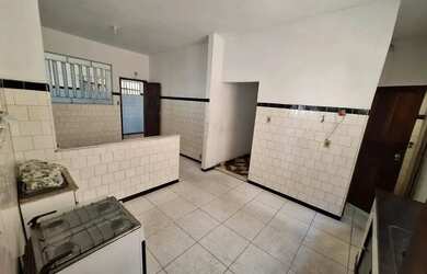 Imagem 13: Casa com piscina e churrasqueira. Terração e quintal coberto. Duque...