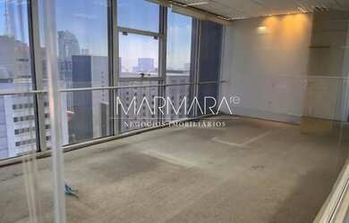 Imagem: O depósito possui 4 Vagas na garagem, 157m² de Área e está