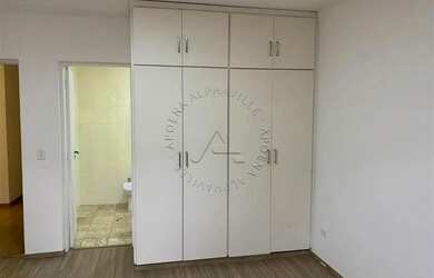 Imagem: A casa em condomínio possui 4 Dormitórios, 5 Banheiros, 2