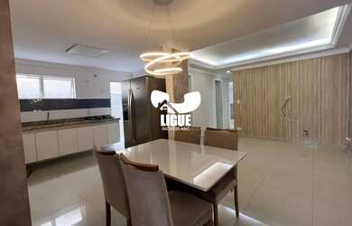 Imagem: A casa possui 2 Dormitórios, 2 Banheiros, 2 Vagas na garagem