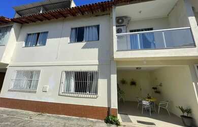 Imagem: A casa possui 3 Dormitórios, 3 Banheiros, 2 Vagas na garagem