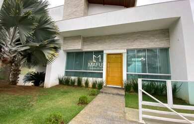 Imagem: A casa possui 4 Dormitórios, 3 Banheiros, 5 Vagas na garagem