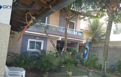 Imagem: A casa possui 5 Dormitórios, 4 Banheiros, 4 Vagas na garagem