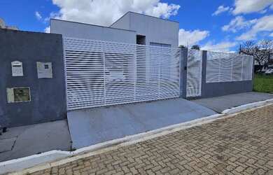 Imagem: A casa em condomínio possui 3 Dormitórios, 3 Banheiros, 2