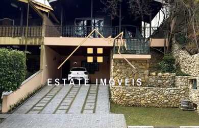 Imagem: A casa em condomínio possui 4 Dormitórios, 2 Banheiros, 4