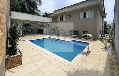 Imagem: A casa em condomínio possui 3 Dormitórios, 5 Banheiros, 4