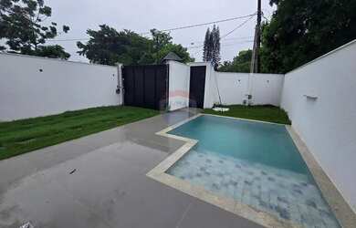 Imagem: A casa possui 3 Dormitórios, 4 Banheiros, 2 Vagas na garagem