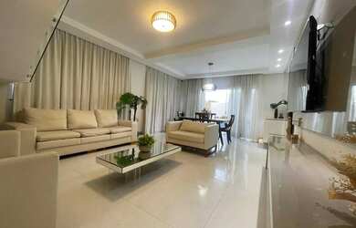 Imagem: A casa em condomínio possui 4 Dormitórios, 3 Banheiros, 4