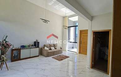 Imagem: A casa possui 3 Dormitórios, 2 Banheiros, 4 Vagas na garagem