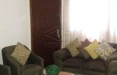 Imagem: A casa possui 2 Dormitórios, 1 Banheiro, 2 Vagas na garagem