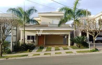 Imagem: A casa em condomínio possui 4 Dormitórios, 3 Banheiros, 4