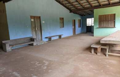 Imagem: A casa possui 4 Dormitórios, 1 Banheiro, 1 Vaga na garagem