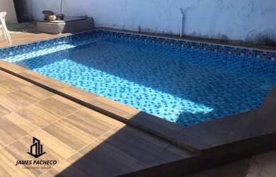 Imagem: A casa possui 3 Dormitórios, 1 Banheiro, 2 Vagas na garagem