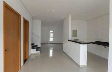 Imagem: A casa em condomínio possui 4 Dormitórios, 5 Banheiros, 2