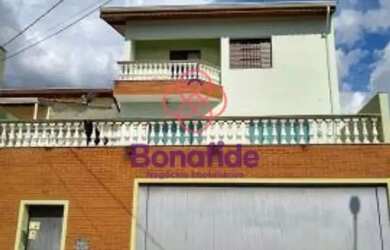 Imagem: A casa possui 3 Dormitórios, 1 Banheiro, 5 Vagas na garagem