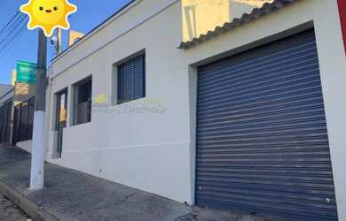 Imagem: A casa possui 3 Dormitórios, 1 Banheiro, 1 Vaga na garagem