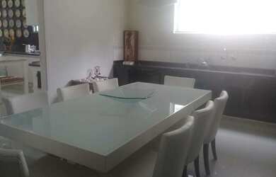 Imagem: A casa possui 5 Dormitórios, 5 Banheiros, 5 Vagas na garagem