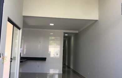 Imagem 10: A casa está localizado no bairro Residencial Santa Cruz possui 105 metros...