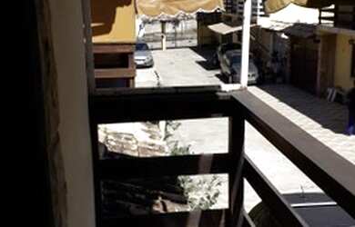 Imagem: A casa possui 3 Dormitórios, 1 Banheiro, 2 Vagas na garagem