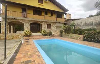 Imagem: A casa possui 5 Dormitórios, 5 Banheiros, 5 Vagas na garagem