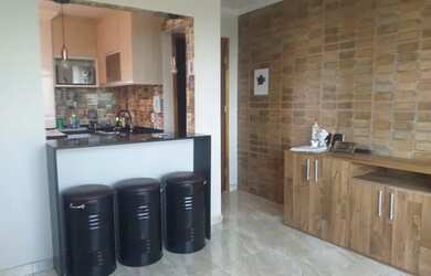 Imagem: O apartamento possui 2 Dormitórios, 1 Banheiro, 1 Vaga na garagem