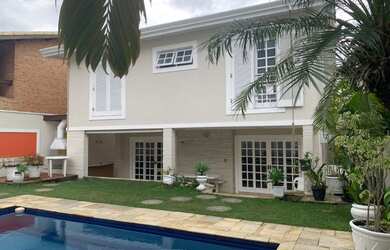 Imagem: A casa em condomínio possui 4 Dormitórios, 5 Banheiros, 4