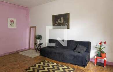 Imagem: A casa possui 2 Dormitórios, 1 Banheiro, 4 Vagas na garagem