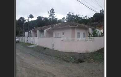 Imagem: A casa possui 2 Dormitórios, 1 Banheiro, 1 Vaga na garagem