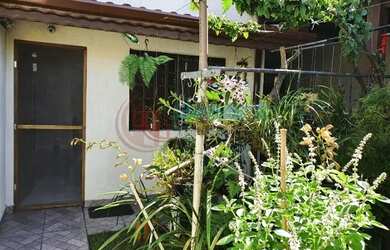 Imagem: A casa possui 3 Dormitórios, 2 Banheiros, 2 Vagas na garagem