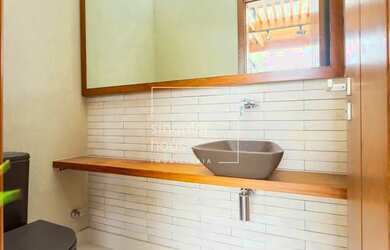 Imagem 12: 570m² 4 Suítes 4 Vagas. Piscina, Varanda, Guarda roupae570m² de Área