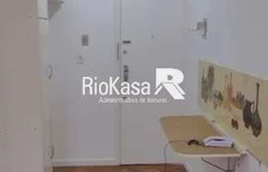 Imagem: O apartamento possui 1 Dormitório, 1 Banheiro, 38m² de Área