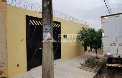 Imagem: A casa possui 2 Dormitórios, 2 Banheiros, 2 Vagas na garagem