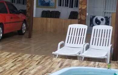 Imagem: A casa possui 2 Dormitórios, 2 Banheiros, 2 Vagas na garagem