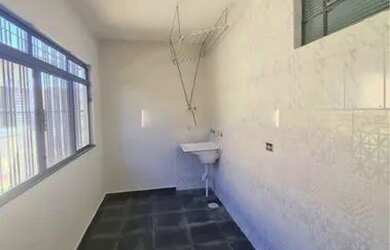 Imagem: A casa possui 3 Dormitórios, 2 Banheiros, 4 Vagas na garagem