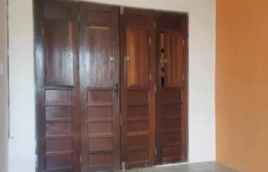 Imagem: A casa possui 2 Dormitórios, 1 Banheiro, 1 Vaga na garagem