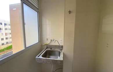 Imagem: O apartamento possui 2 Dormitórios, 1 Banheiro, 1 Vaga na garagem