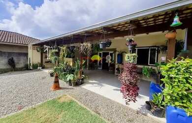 Imagem: A casa possui 2 Dormitórios, 1 Banheiro, 4 Vagas na garagem