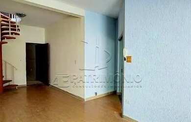 Imagem: A casa possui 3 Dormitórios, 1 Banheiro, 2 Vagas na garagem