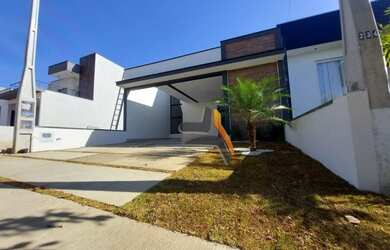 Imagem: A casa em condomínio possui 3 Dormitórios, 1 Banheiro, 2 Vagas