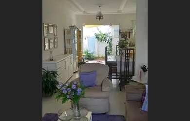 Imagem: A casa possui 2 Dormitórios, 2 Banheiros, 1 Vaga na garagem