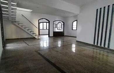 Imagem: A casa possui 5 Dormitórios, 5 Banheiros, 3 Vagas na garagem