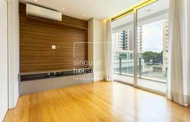 Imagem 7: 570m² 4 Suítes 4 Vagas. Piscina, Varanda, Guarda roupae570m² de Área