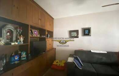 Imagem: A casa possui 3 Dormitórios, 2 Banheiros, 1 Vaga na garagem