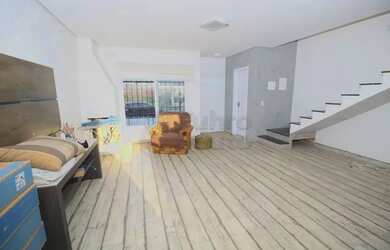 Imagem: A casa e possui 3 Dormitórios, Suítes, 2 Banheiros, 2 Vagas