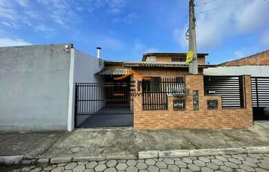 Imagem: A casa possui 2 Dormitórios, 1 Banheiro, 1 Vaga na garagem