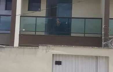 Imagem: A casa possui 2 Dormitórios, 2 Banheiros, 2 Vagas na garagem